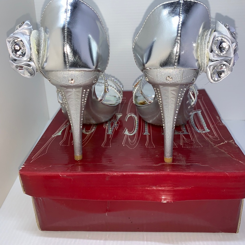 High Heels - Picture 8 of 11